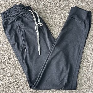 Vuori Performance Joggers Size Small